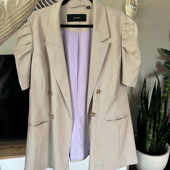 Adorable Vera Moda plaid blazer - Picture 1 of 4